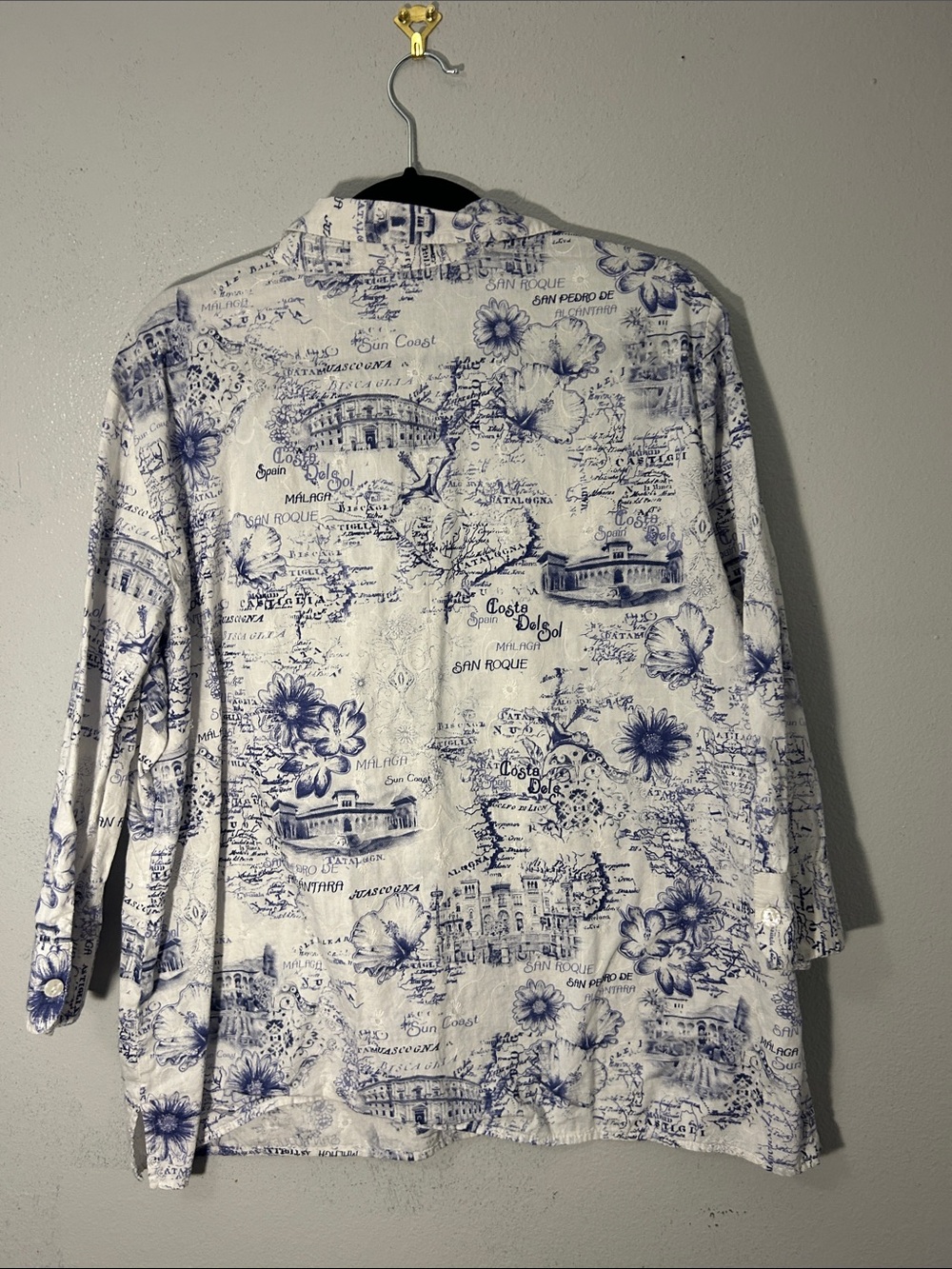 Alia Women’s Large Blue White Spain Toile Print Button Front 3/4 Sleeve Blouse - Picture 5 of 9